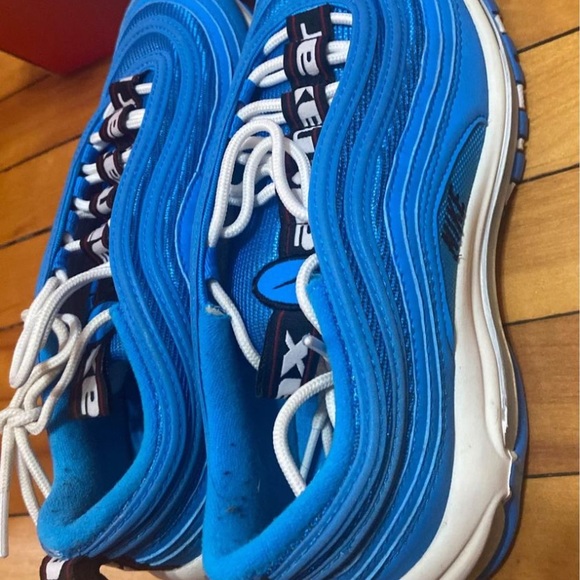 I’m selling these shoes because I no longer fit a size 5 main image 6